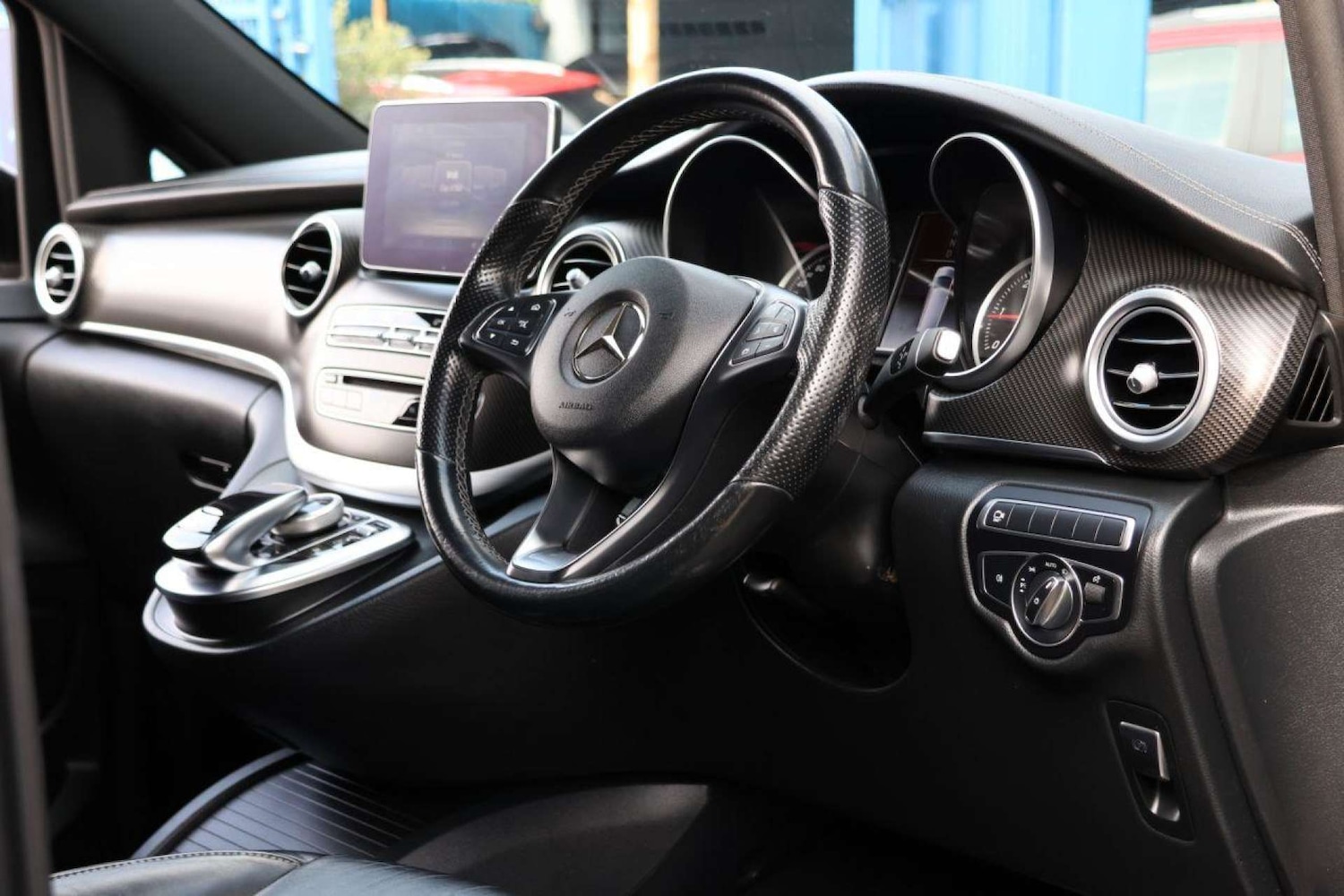 Used Mercedes-Benz V-Class 2019 for sale - 76363913: Photo 5