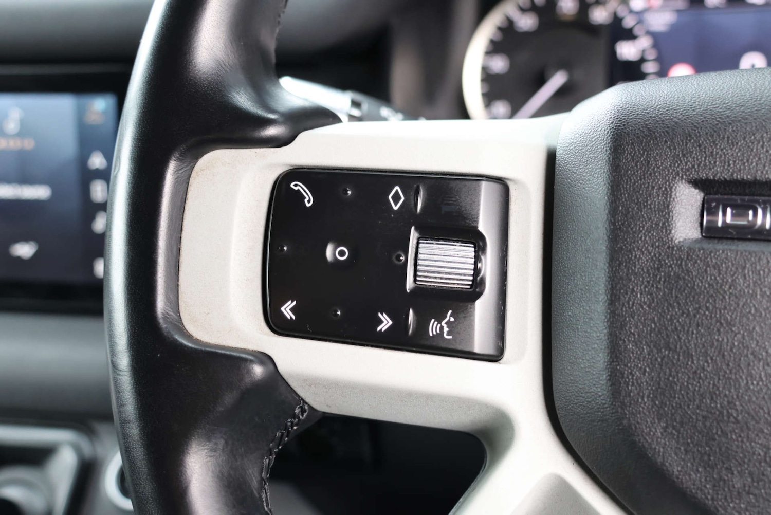 Used Land Rover Defender 2021 for sale - 77227793: Photo 30