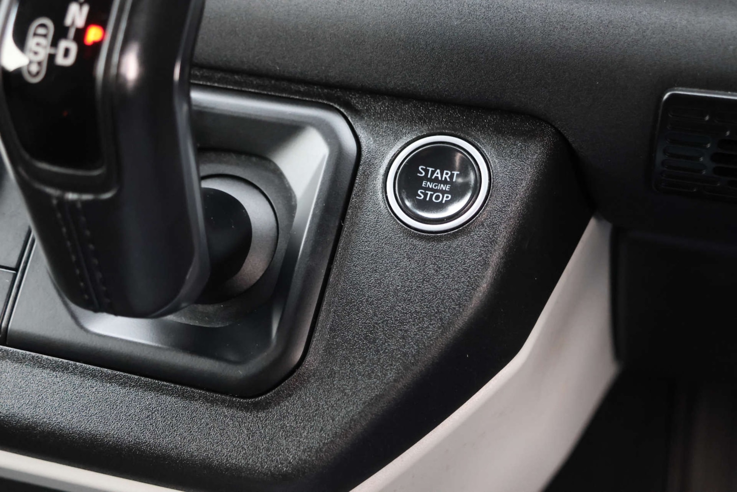 Used Land Rover Defender 2021 for sale - 77227793: Photo 33