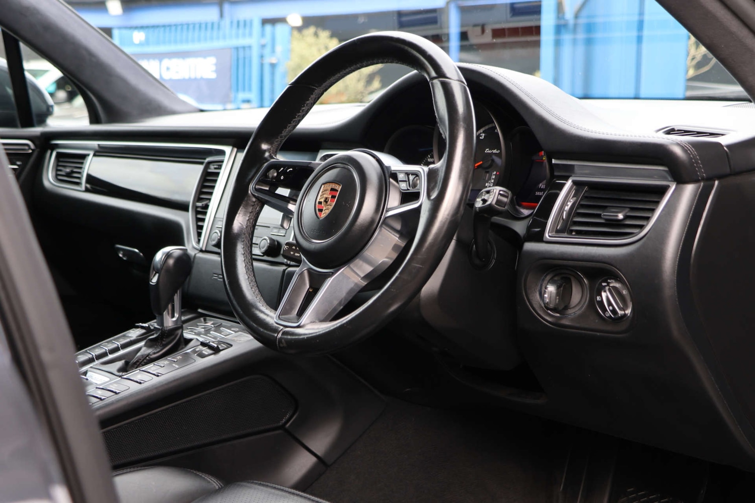 Used Porsche Macan 2017 for sale - 77990030: Photo 4