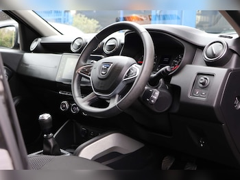 Used Dacia Duster 2022 for sale - 77998577: Photo