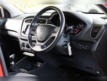 Used Hyundai i20 2019 for sale - 76600558: Photo