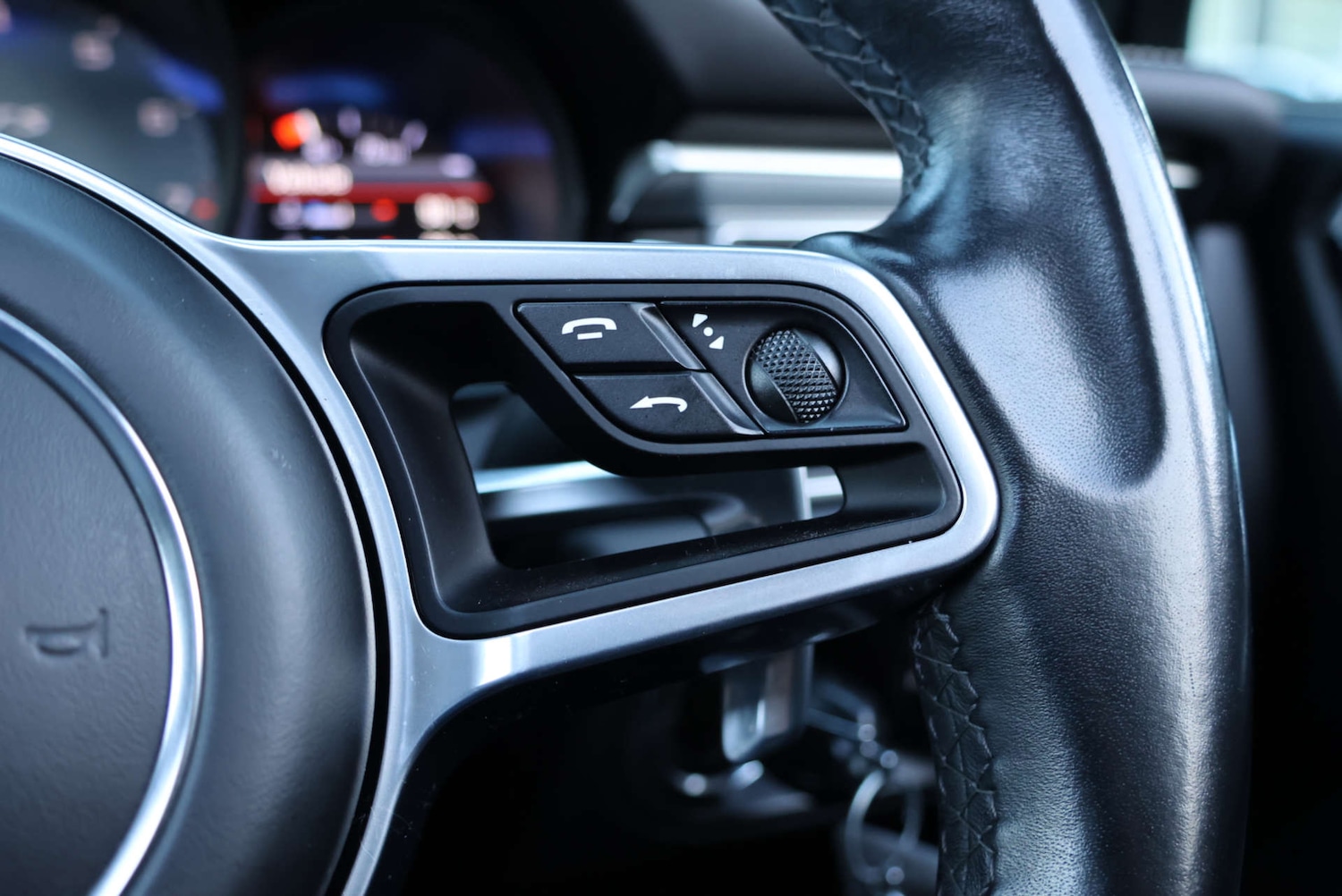 Used Porsche Macan 2018 for sale - 76829726: Photo 36