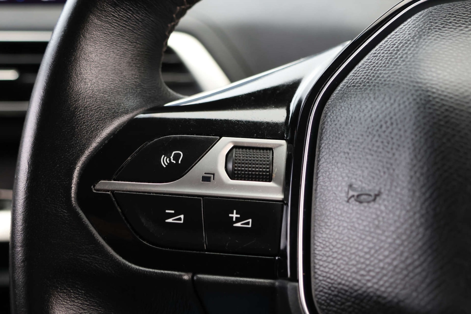 Used Peugeot 3008 2017 for sale - 77249240: Photo 25