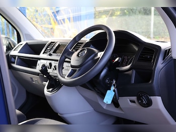 Used Volkswagen Transporter 2019 for sale - 76395513: Photo