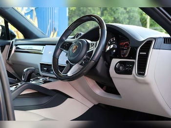 Used Porsche Cayenne 2022 for sale - 78598700: Photo