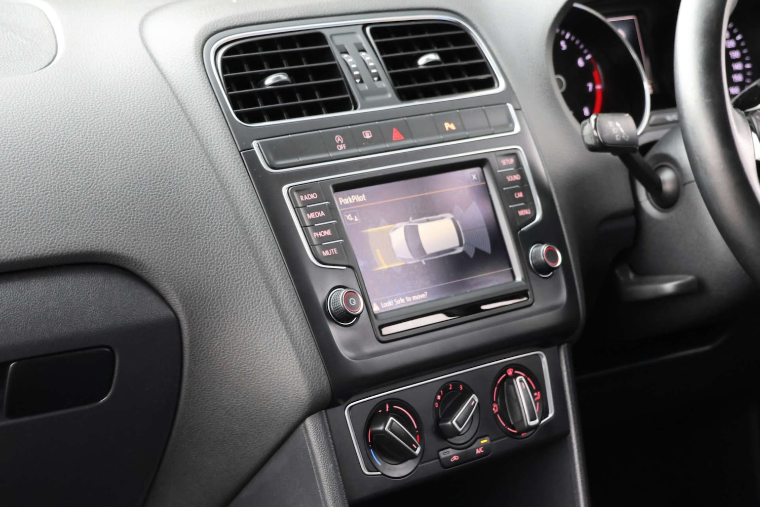 Used Volkswagen Polo 2015 for sale - 76416861: Photo 11