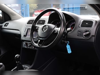 Used Volkswagen Polo 2015 for sale - 76416861: Photo