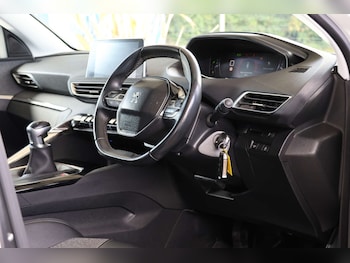 Used Peugeot 3008 2019 for sale - 76048846: Photo