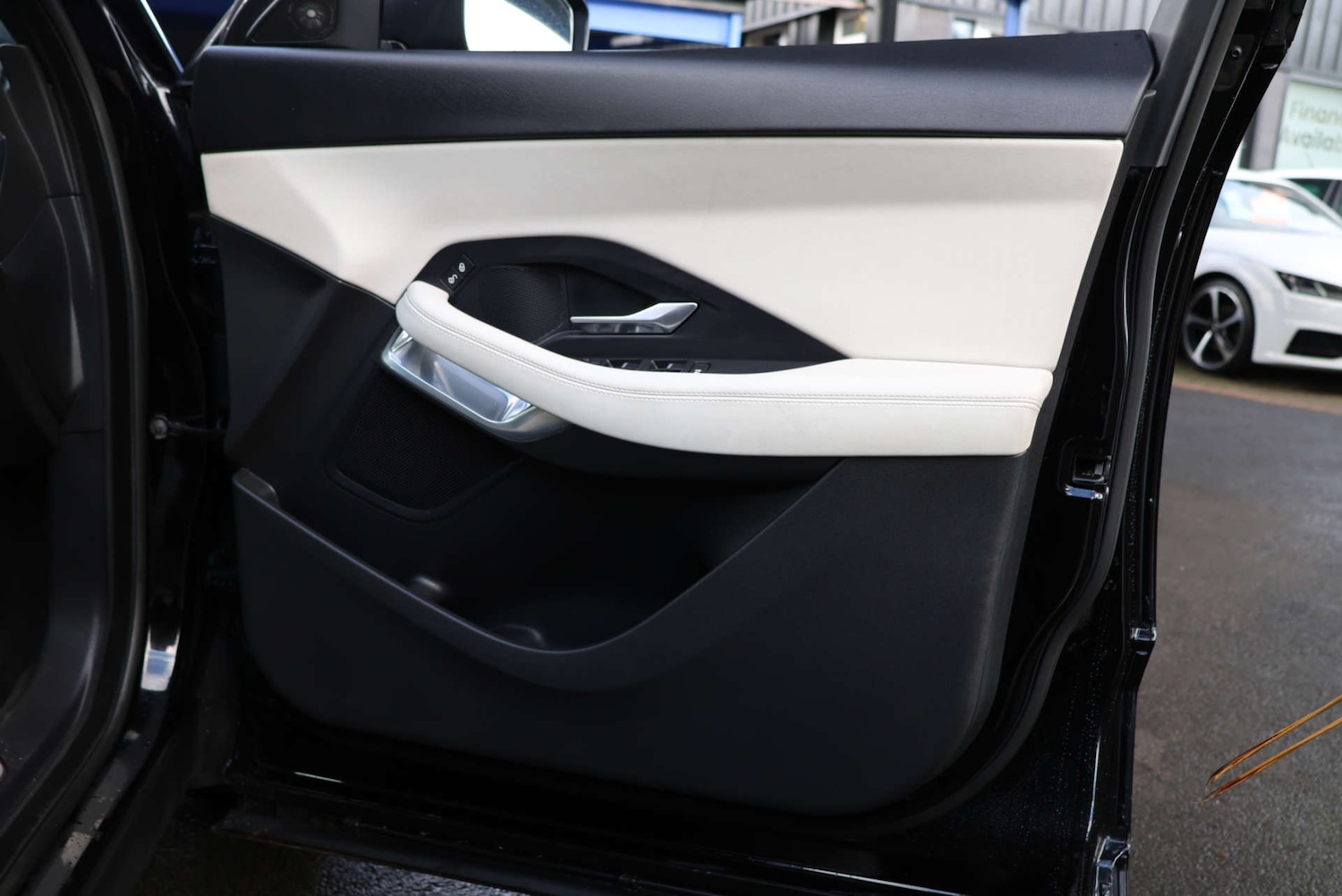 Used Jaguar E-Pace 2018 for sale - 76533591: Photo 18