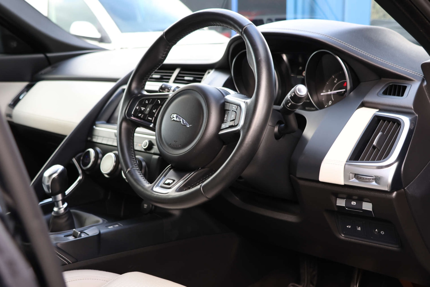 Used Jaguar E-Pace 2018 for sale - 76533591: Photo 4