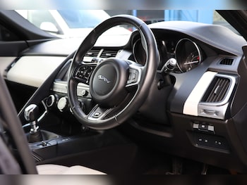 Used Jaguar E-Pace 2018 for sale - 76533591: Photo