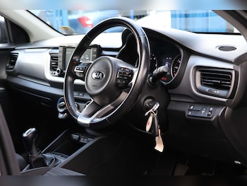 Used Kia Stonic 2019 for sale - 75819197: Photo