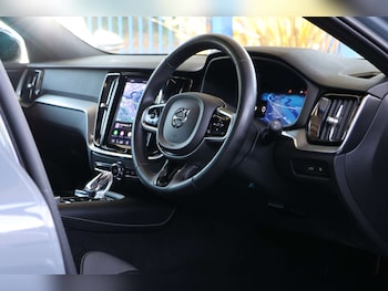 Used Volvo V60 2023 for sale - 79314065: Photo