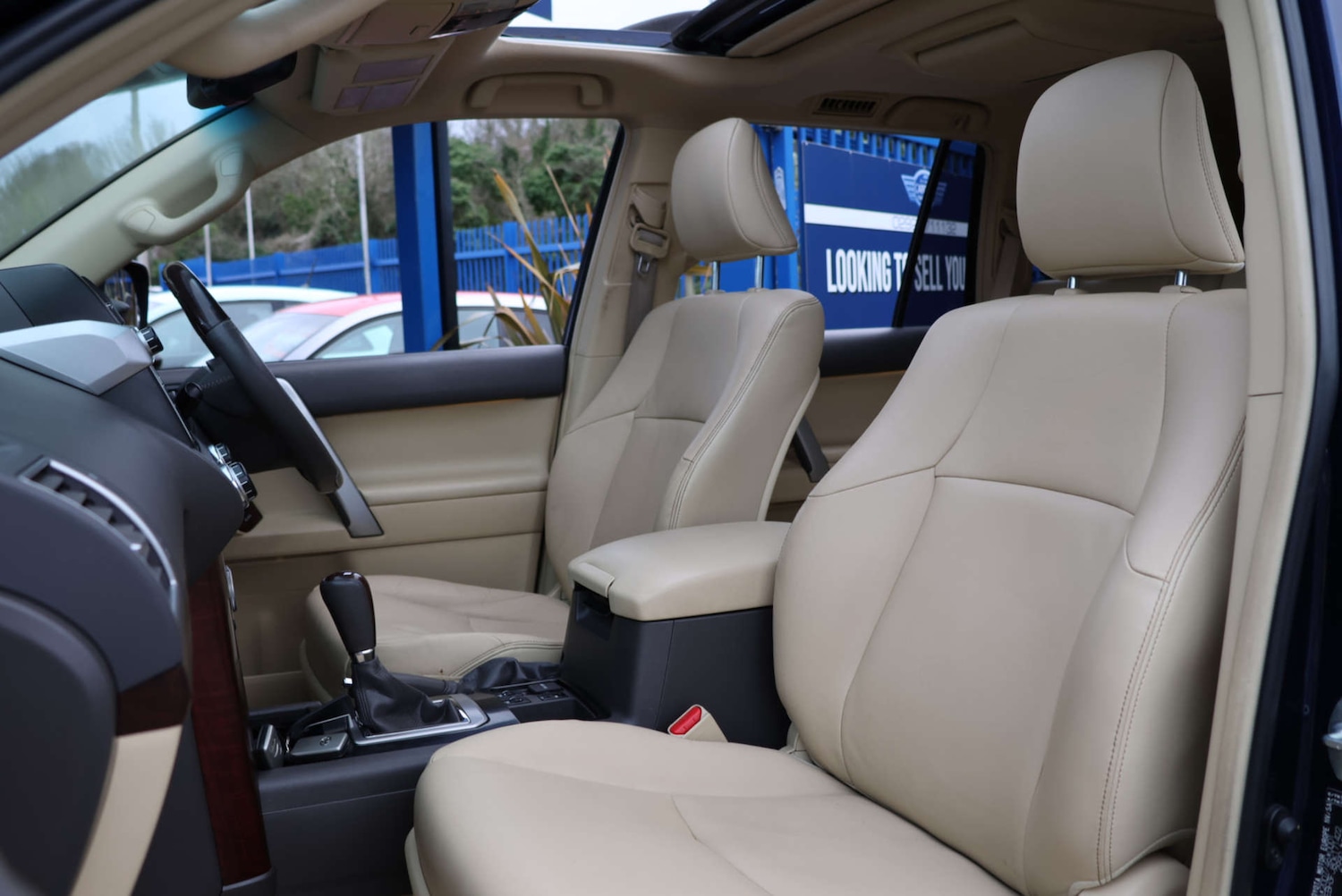 Used Toyota Land Cruiser 2016 for sale - 77118052: Photo 15