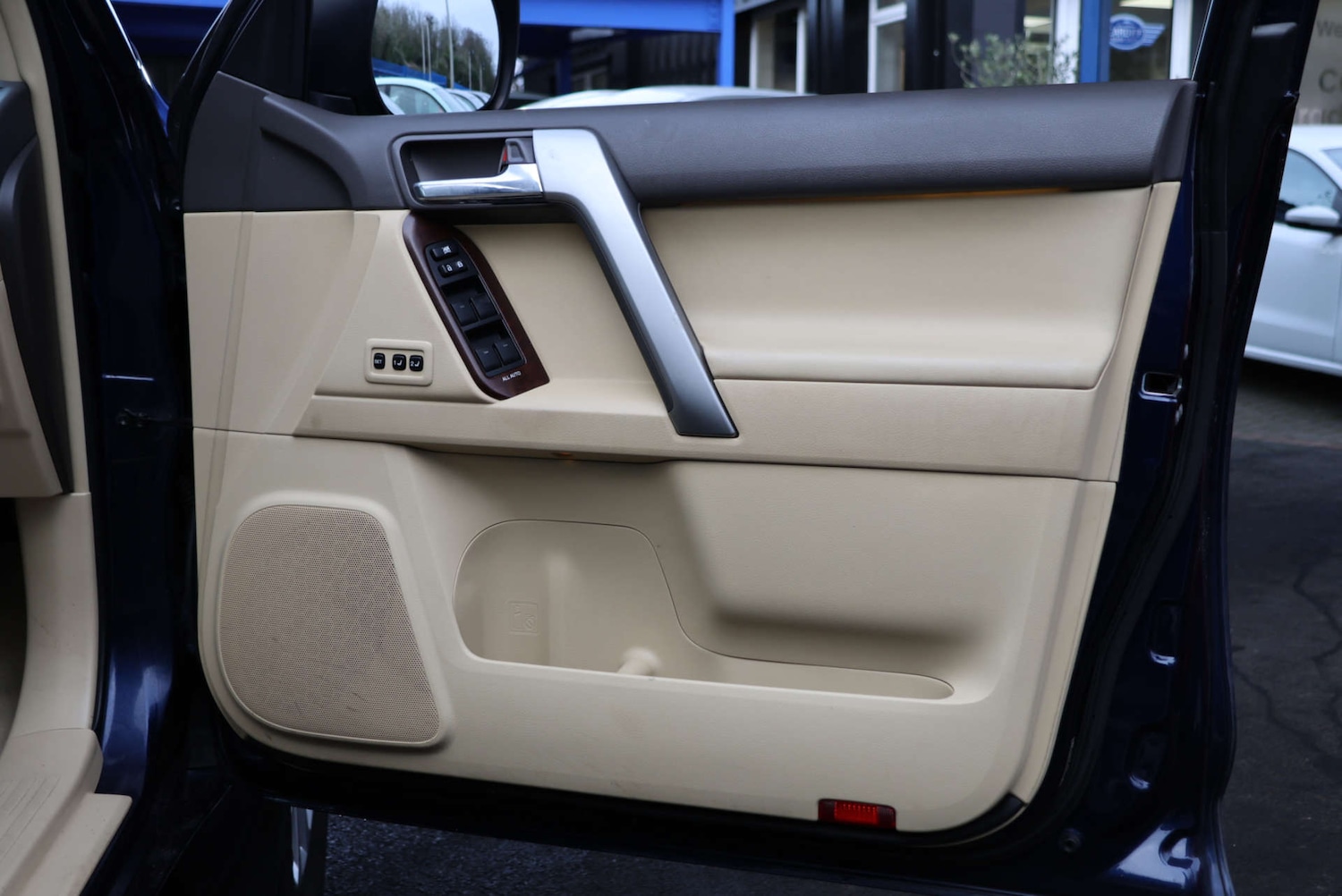 Used Toyota Land Cruiser 2016 for sale - 77118052: Photo 27