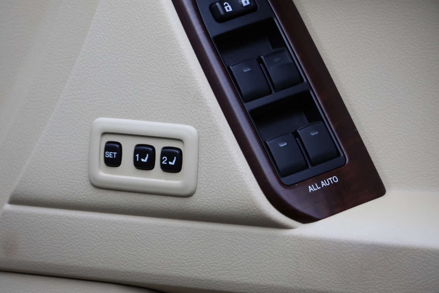 Used Toyota Land Cruiser 2016 for sale - 77118052: Photo 28