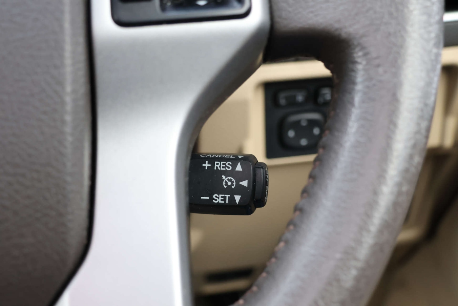 Used Toyota Land Cruiser 2016 for sale - 77118052: Photo 36