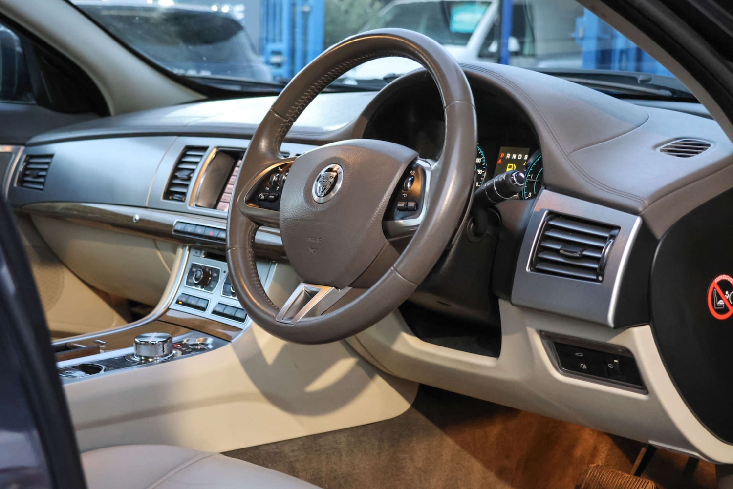 Used Jaguar XF 2012 for sale - 77022384: Photo 4