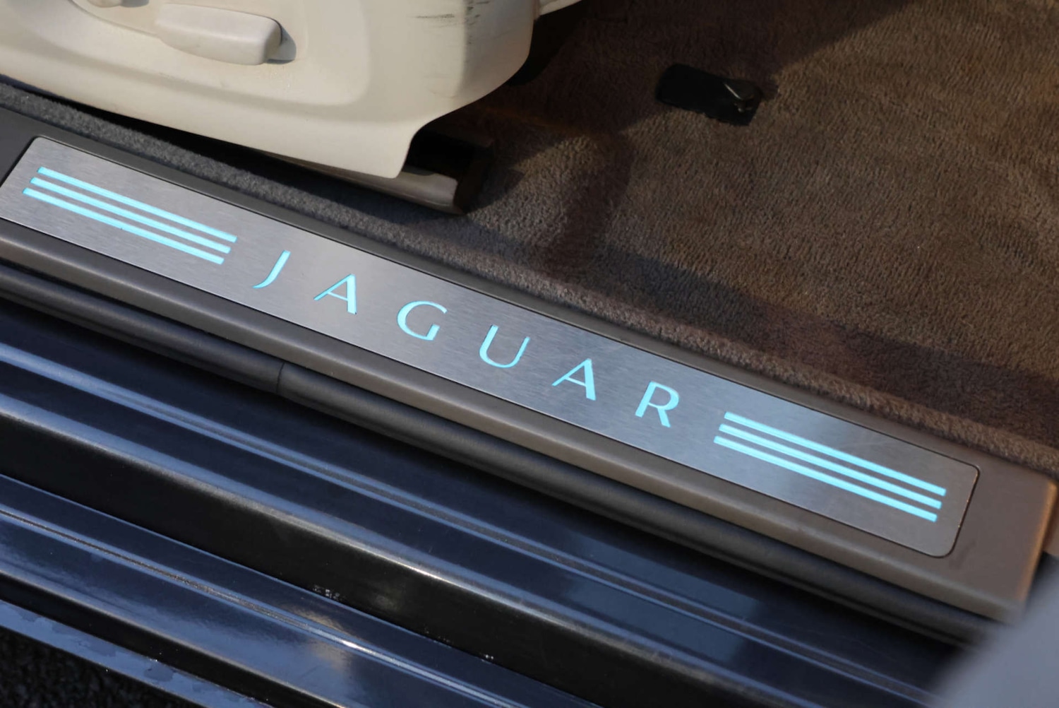 Used Jaguar XF 2012 for sale - 77022384: Photo 6