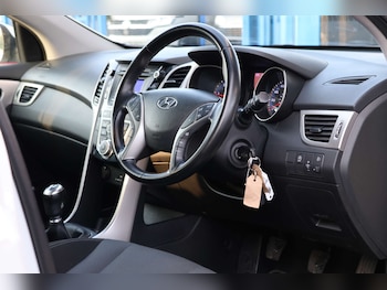 Used Hyundai i30 2015 for sale - 77749105: Photo