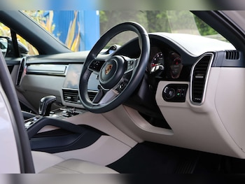 Used Porsche Cayenne 2023 for sale - 78615357: Photo