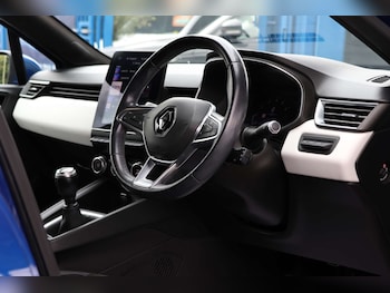 Used Renault Clio 2020 for sale - 76601275: Photo