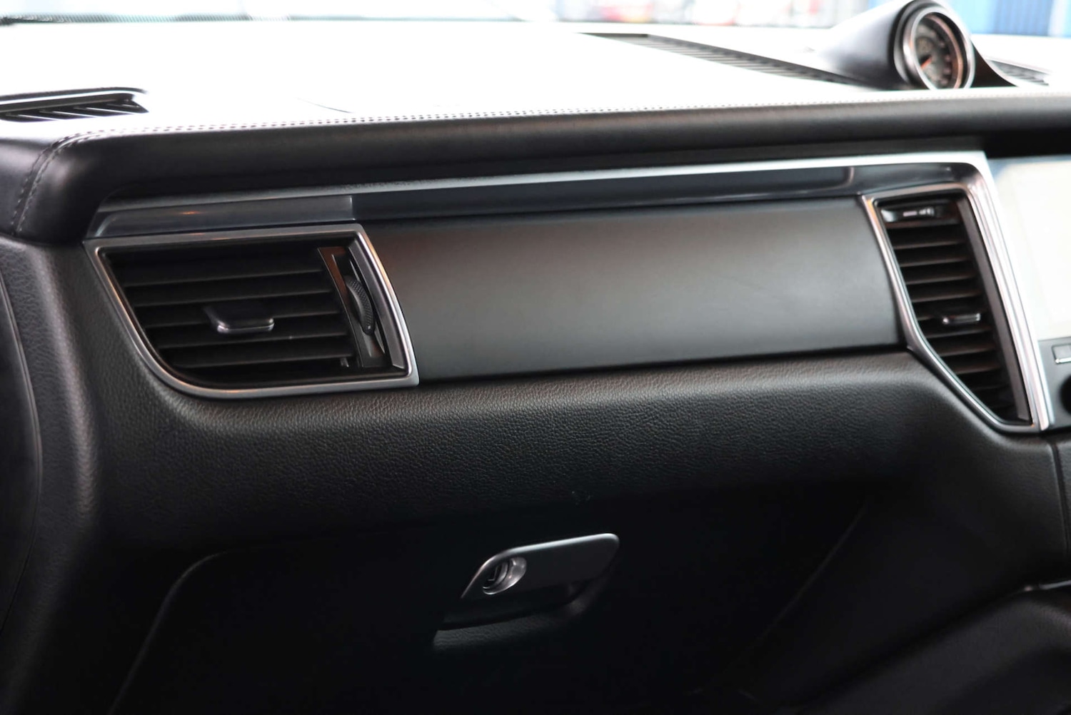 Used Porsche Macan 2018 for sale - 77609408: Photo 17