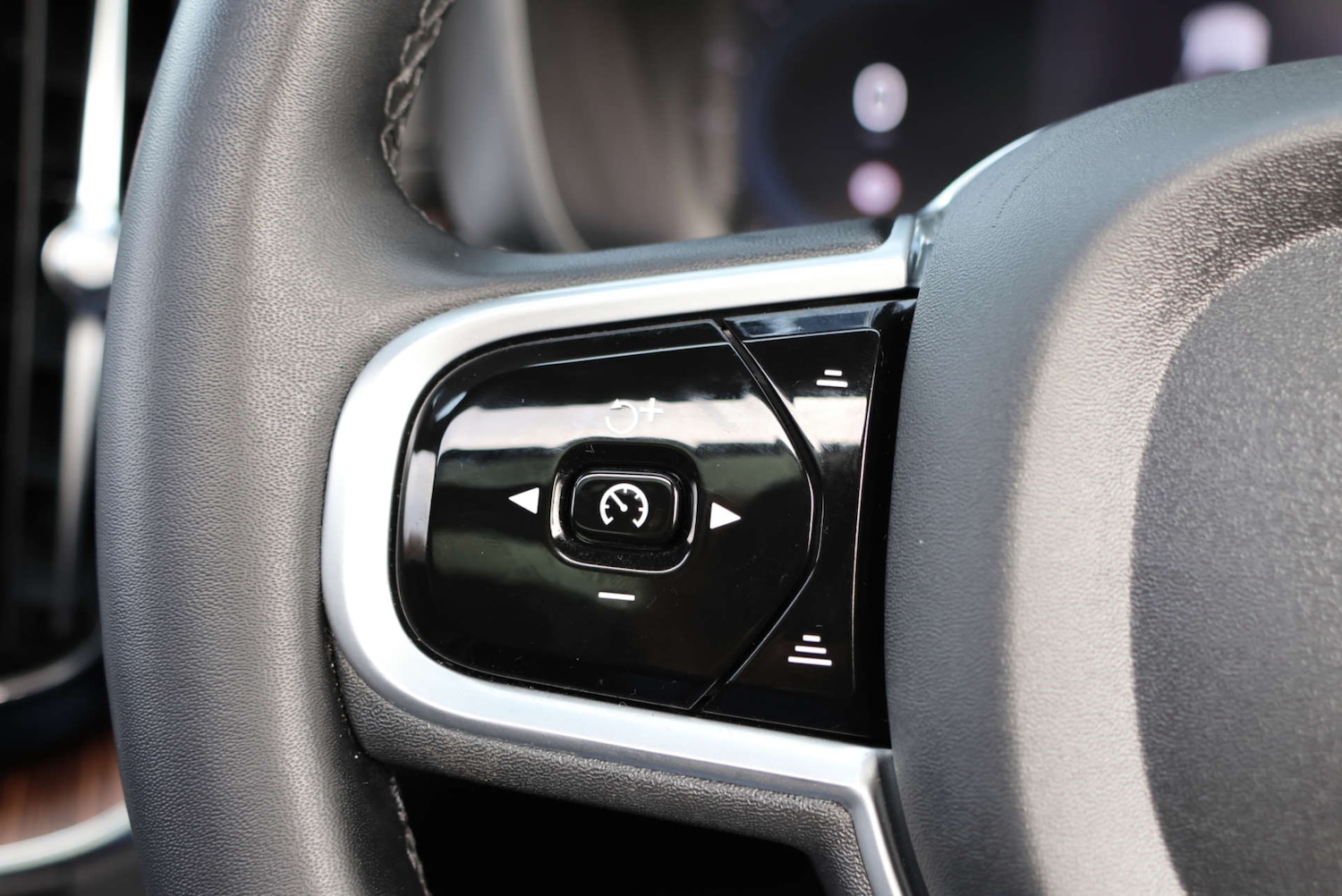 Used Volvo XC60 2022 for sale - 77765784: Photo 40