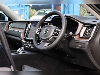 Used Volvo XC60 2022 for sale - 77765784: Photo