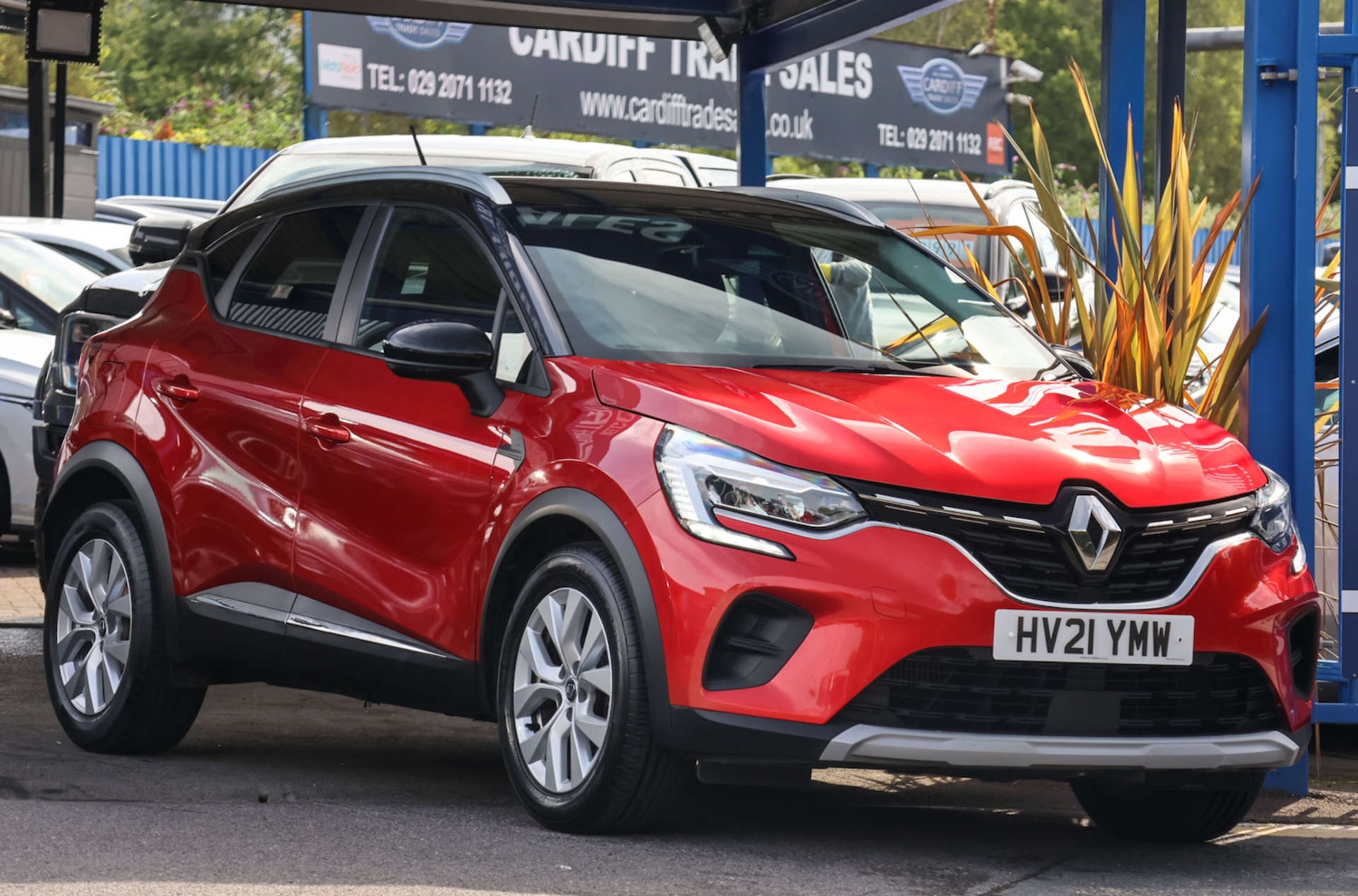 Used Renault Captur 2021 for sale - 76363779: Photo 2