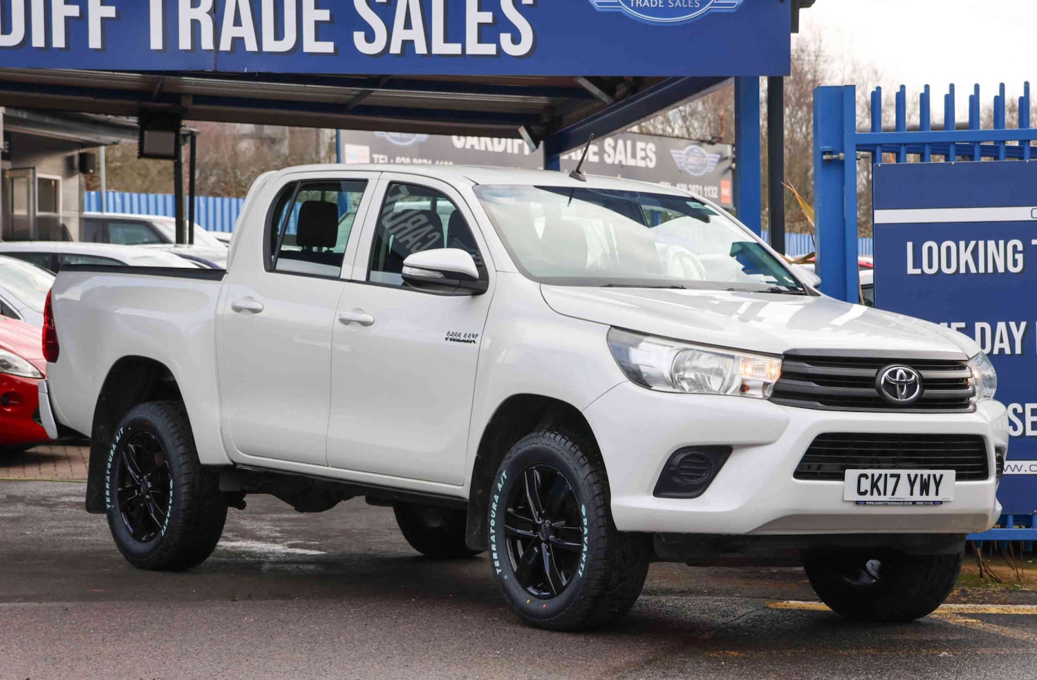 Used Toyota Hilux 2017 for sale - 77392244: Photo 2
