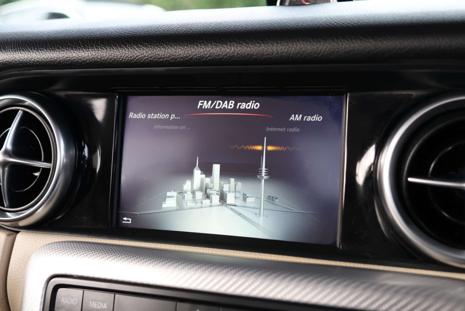 Used Mercedes-Benz SLC 2018 for sale - 77762314: Photo 24