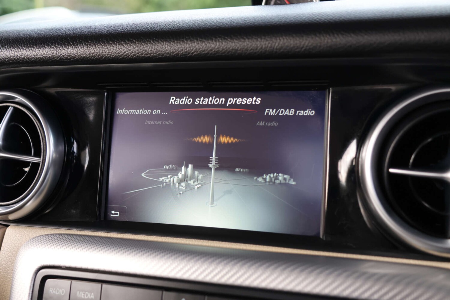 Used Mercedes-Benz SLC 2018 for sale - 77762314: Photo 26