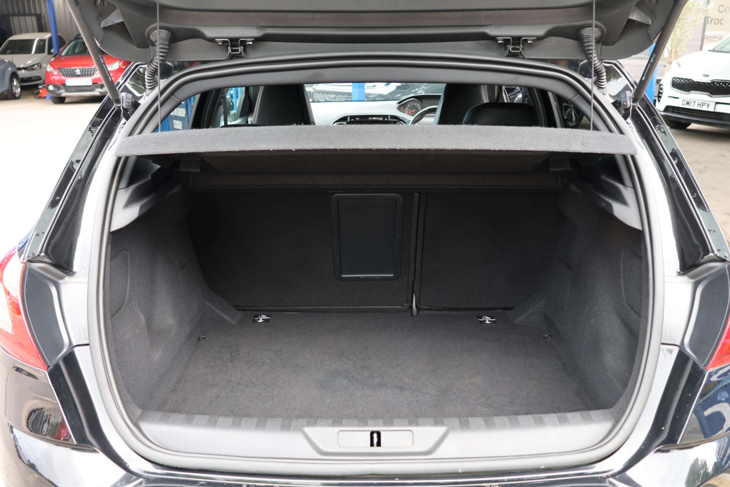 Used Peugeot 308 2017 for sale - 76640010: Photo 23