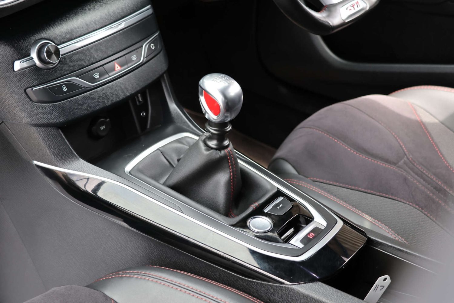 Used Peugeot 308 2017 for sale - 76640010: Photo 24