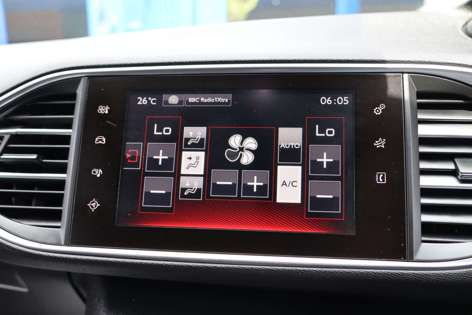 Used Peugeot 308 2017 for sale - 76640010: Photo 28