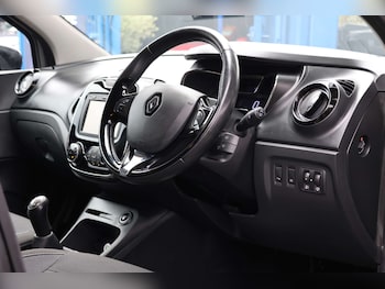 Used Renault Captur 2015 for sale - 76637951: Photo