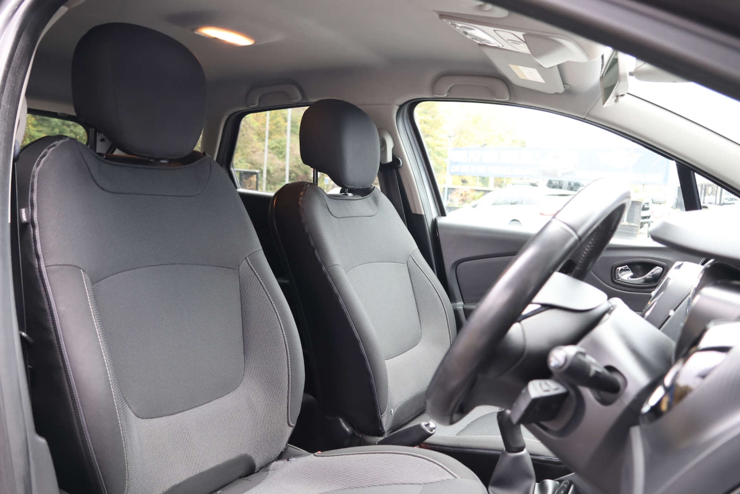 Used Renault Captur 2015 for sale - 76637951: Photo 5