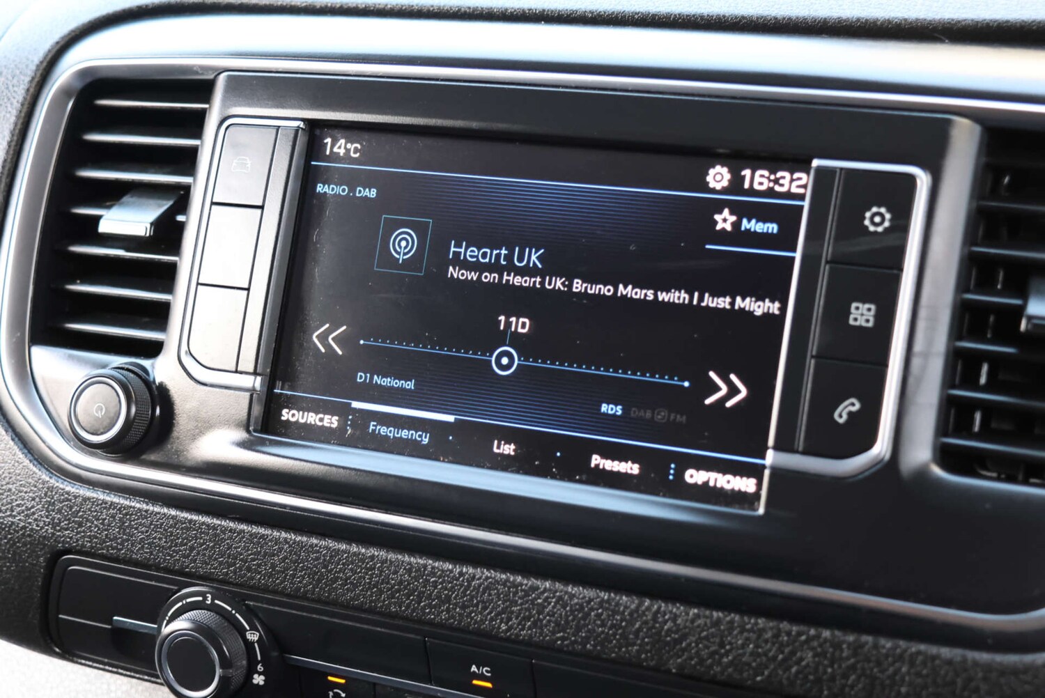 Used Peugeot Expert 2018 for sale - 77749085: Photo 15