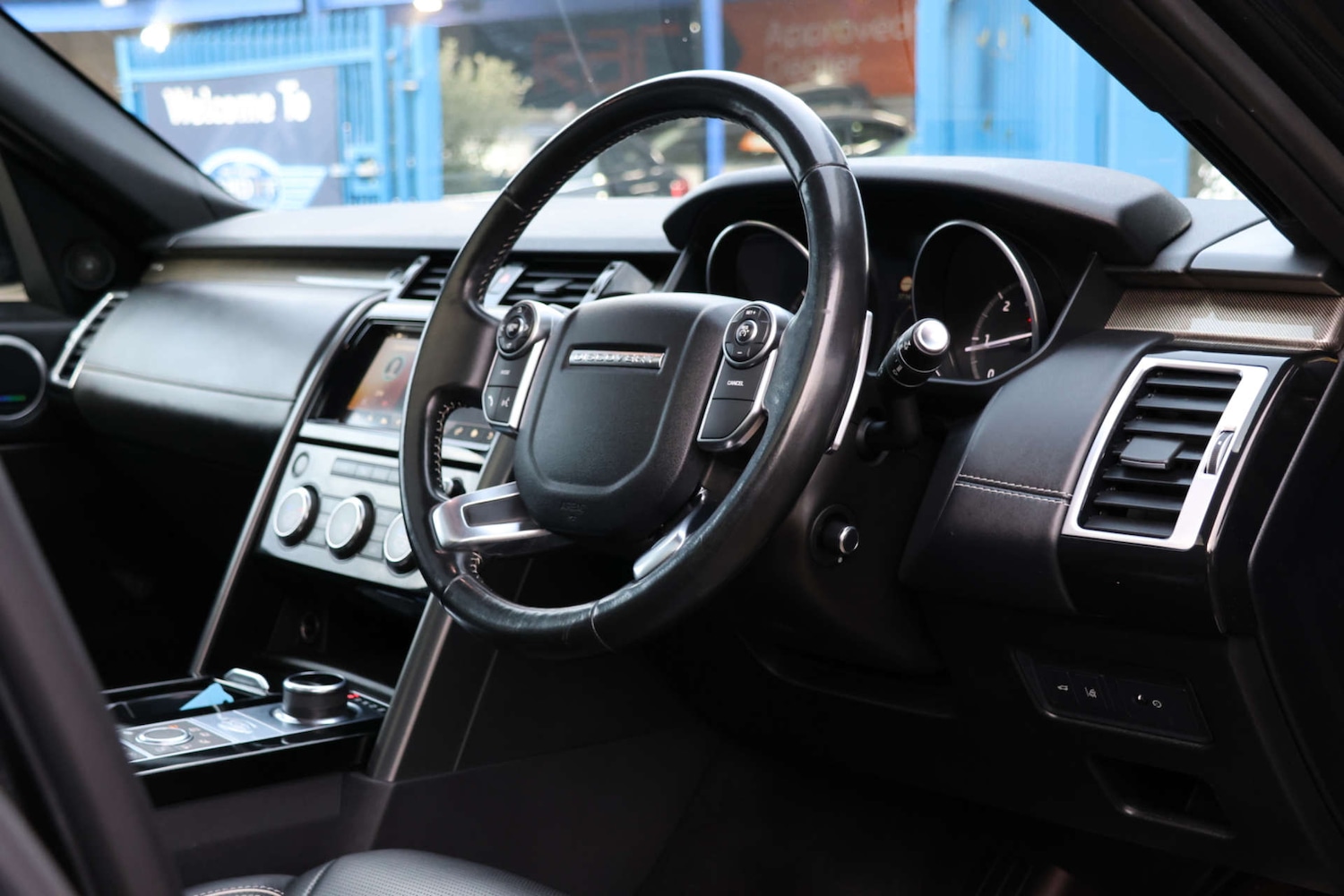 Used Land Rover Discovery 2017 for sale - 76363951: Photo 4