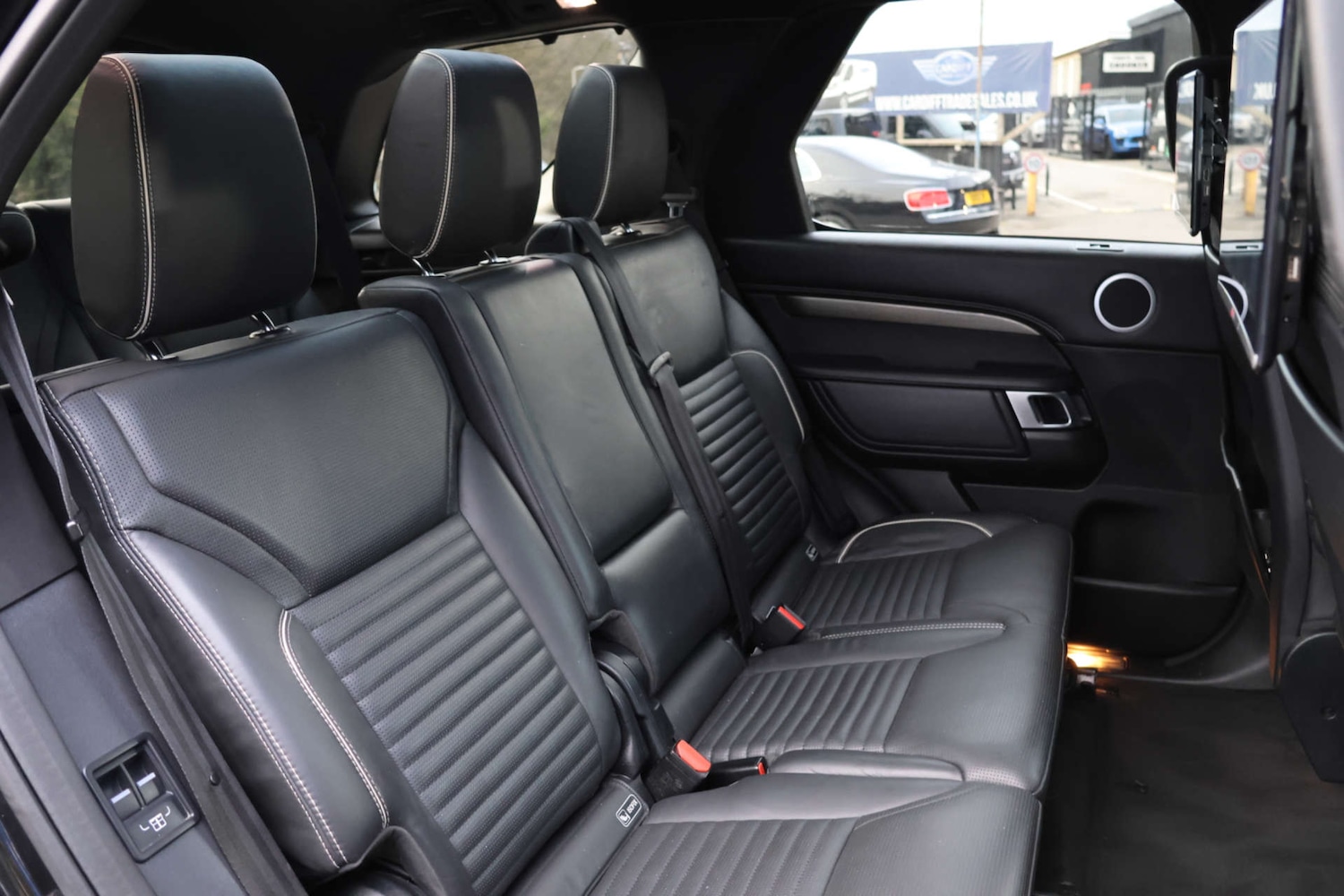 Used Land Rover Discovery 2017 for sale - 76363951: Photo 8
