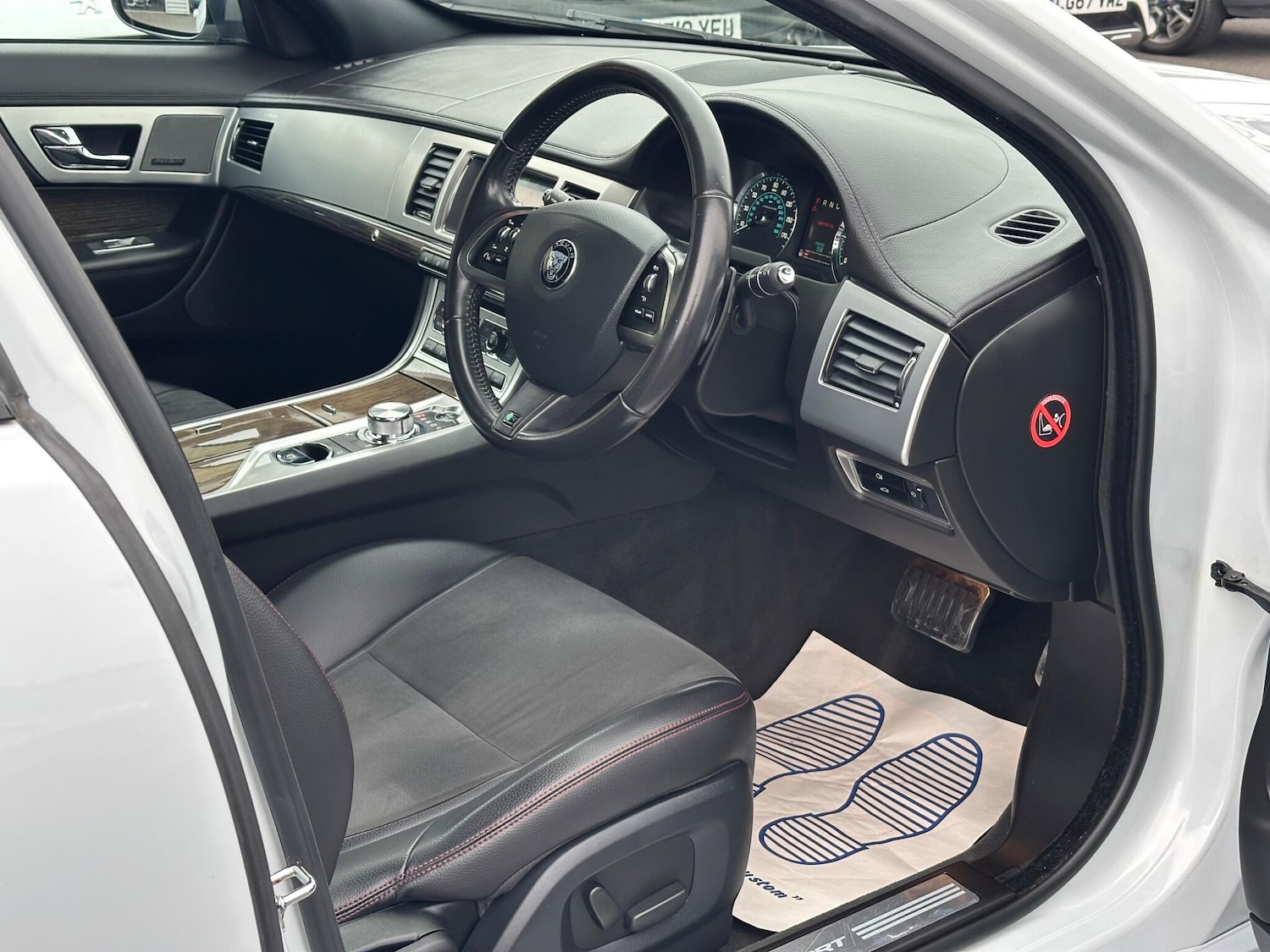 Used Jaguar XF 2015 for sale - 76996829: Photo 11