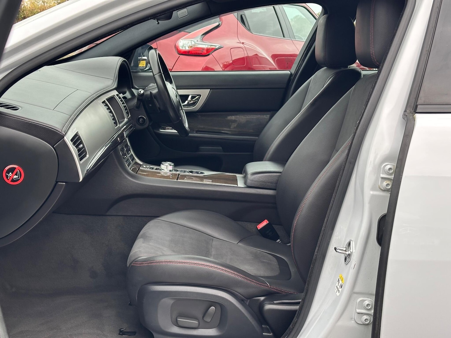 Used Jaguar XF 2015 for sale - 76996829: Photo 6