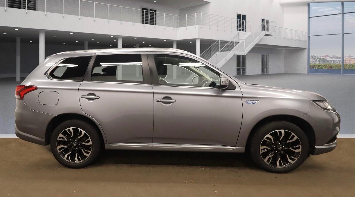 Used Mitsubishi Outlander 2016 for sale - 76440676: Photo 2