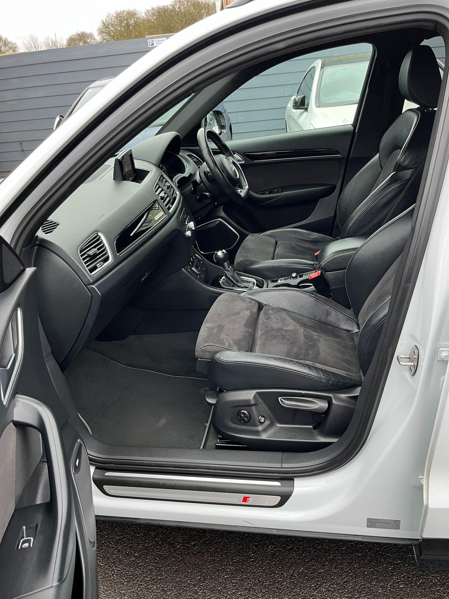 Used Audi Q3 2017 for sale - 76976332: Photo 27