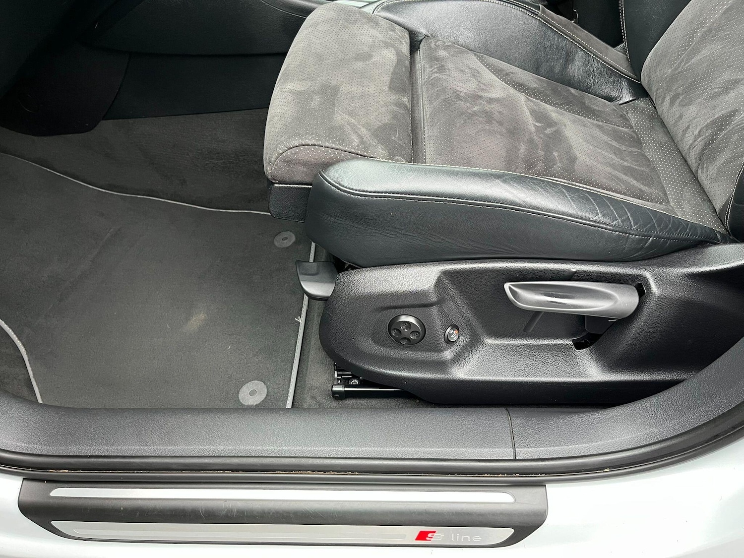 Used Audi Q3 2017 for sale - 76976332: Photo 28