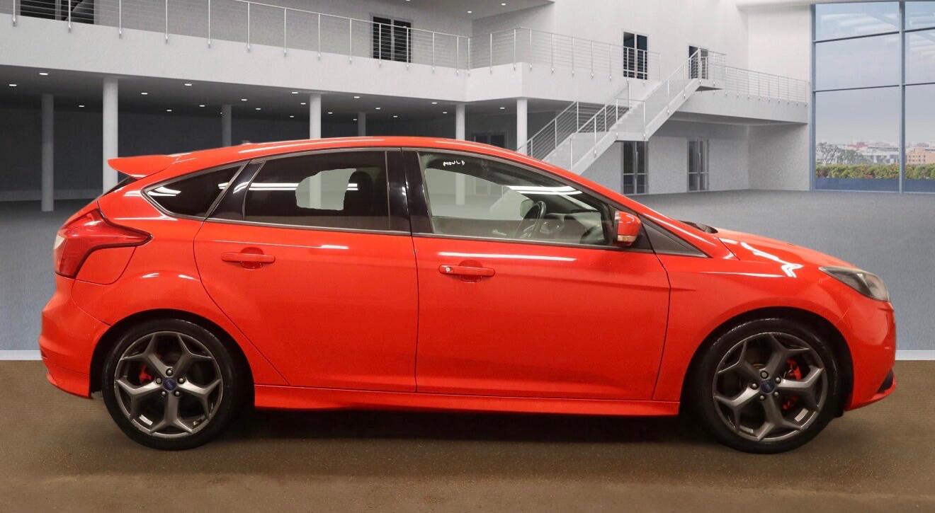 Used Ford Focus 2013 for sale - 77637938: Photo 2