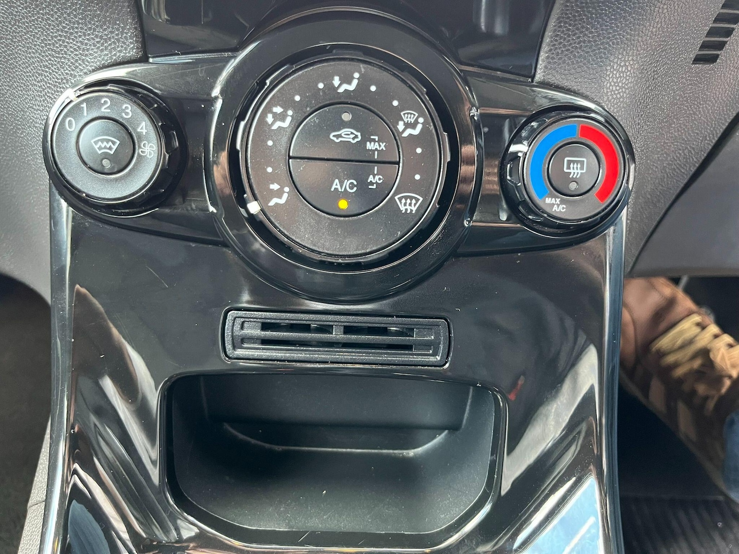 Used Ford Fiesta 2014 for sale - 76990201: Photo 22