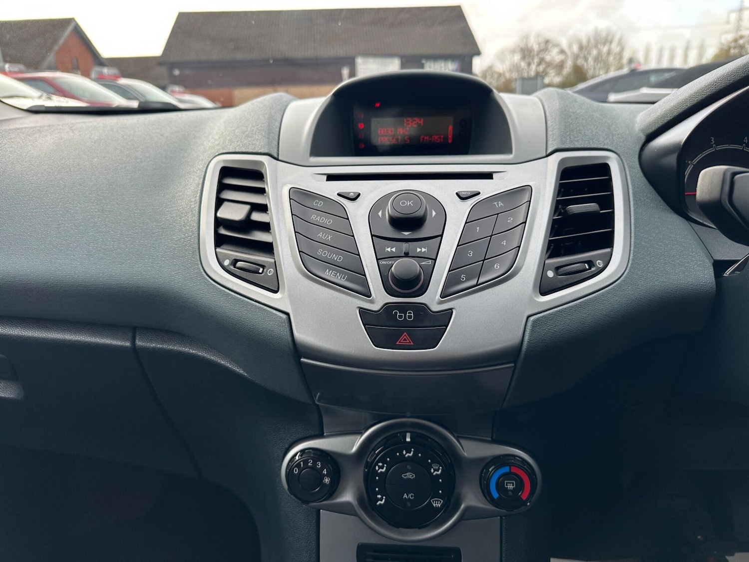 Used Ford Fiesta 2010 for sale - 76562286: Photo 16